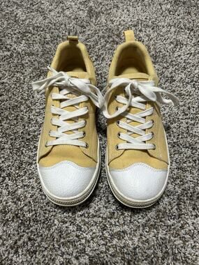 Sketchers Vintage Inspired Yellow Roadies Size 8